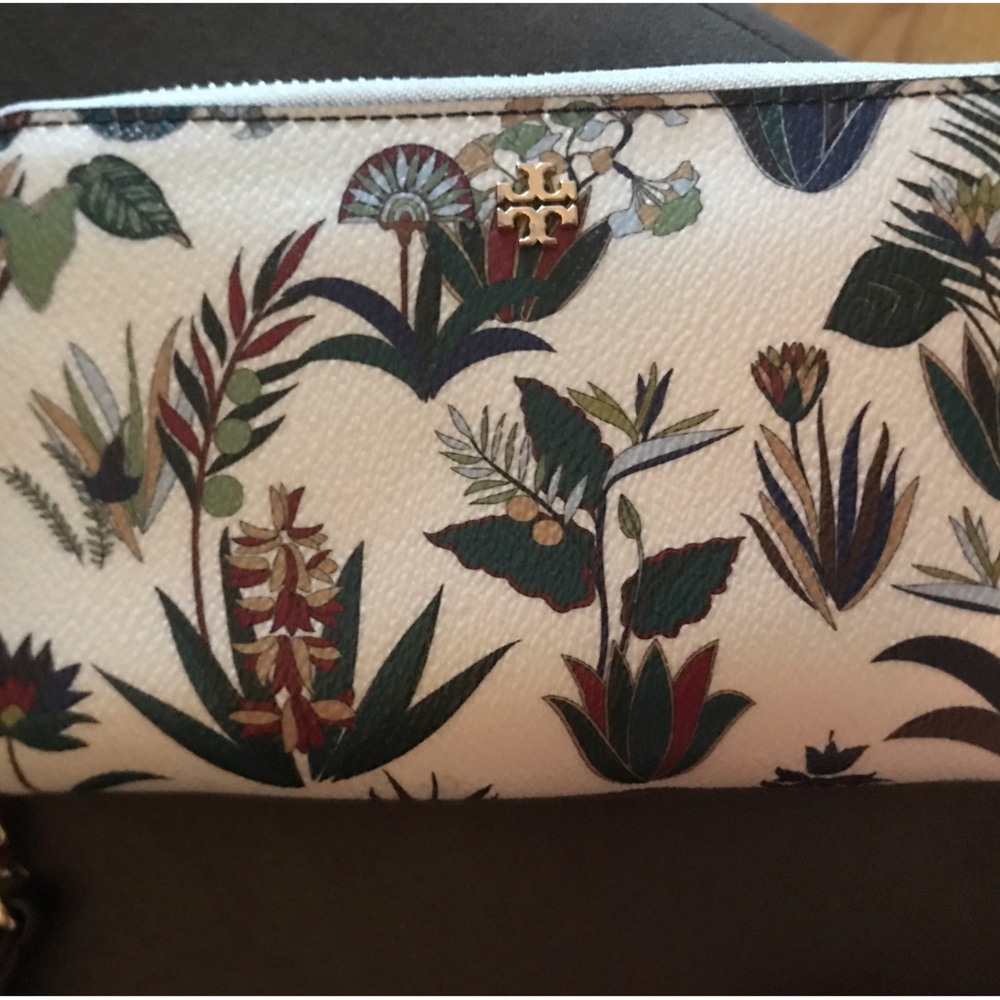 Tori Burch wallet